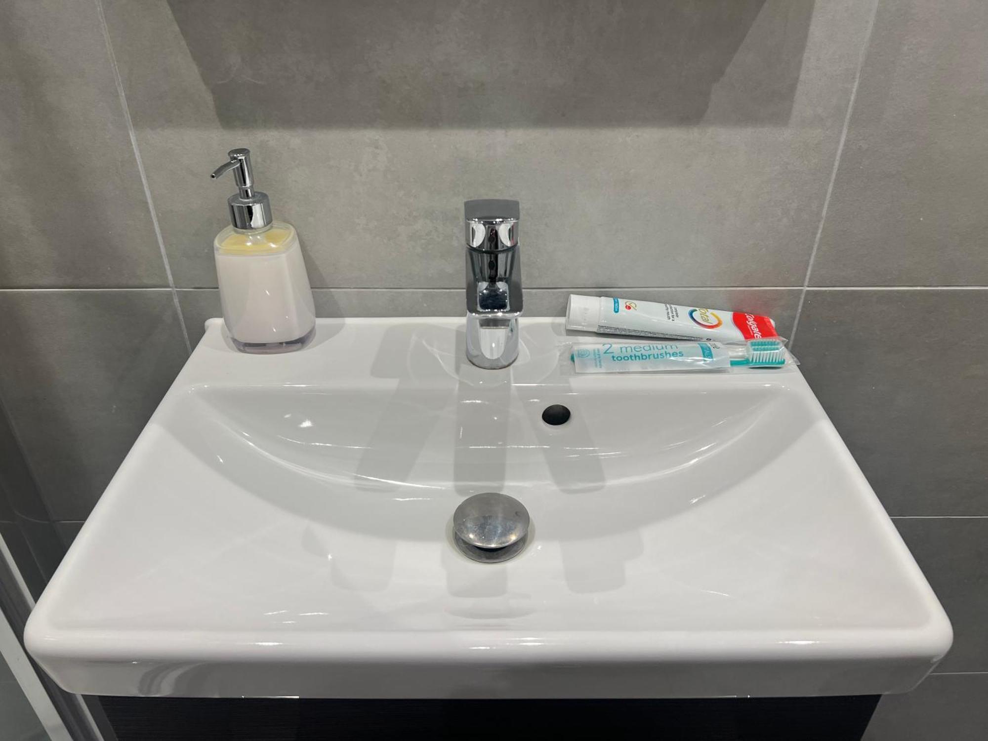 London Heathrow Airport Apartment Voyager House Terminal 12345 - Ev Electric And Parking Available! Χίλινγκτον Εξωτερικό φωτογραφία
